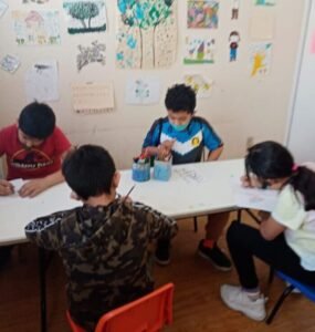 Psicología izcaltia. Niños en terapia de aprendizaje.